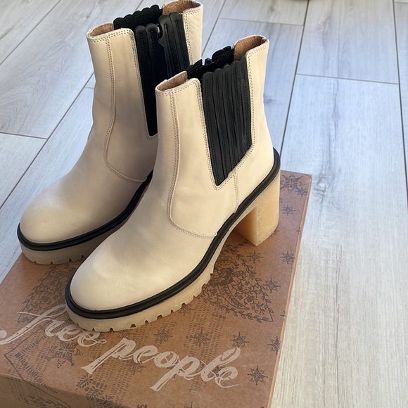 New In Box Free People James Chelsea Boot - Picture 1 of 6